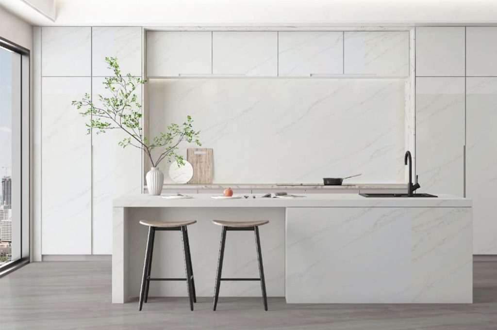 A seamless Calacatta quartz kitchen countertop with elegant grey veining, showcasing a modern and durable surface for cooking and entertaining.