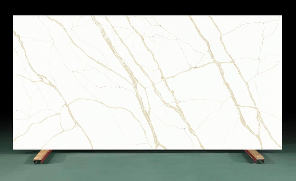 This is an actual photo of the Calacatta Gold Bold Veined Quartz at the size of 3200mm*1600mm for designer and purchasers to have a panorama view of this product