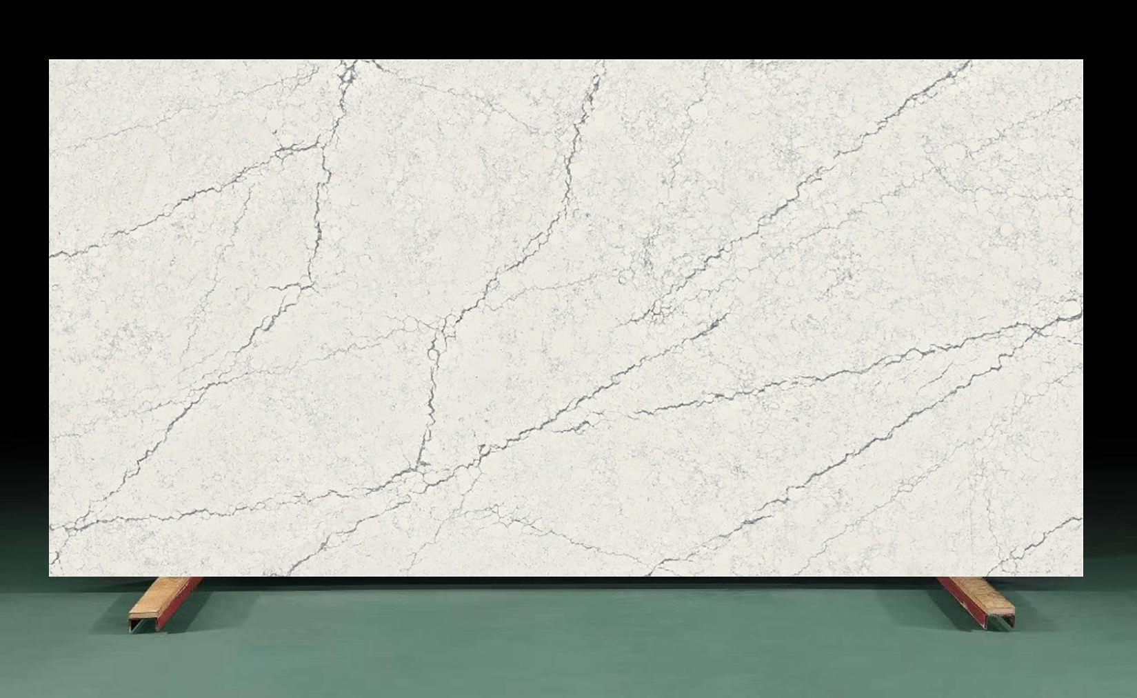 This is an actual photo of the calacatta polis quartz slab at the size of 3200mm*1600mm for designer and purchasers to have a panorama view of this product